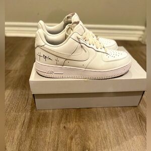 Size 8 used Travis Scott Utopia white Airforce